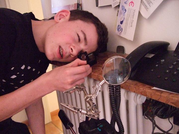 09 02 28 009.jpg - Die gro�e Linse ist das Objektiv, die kleine vor dem Auge ist das Okular